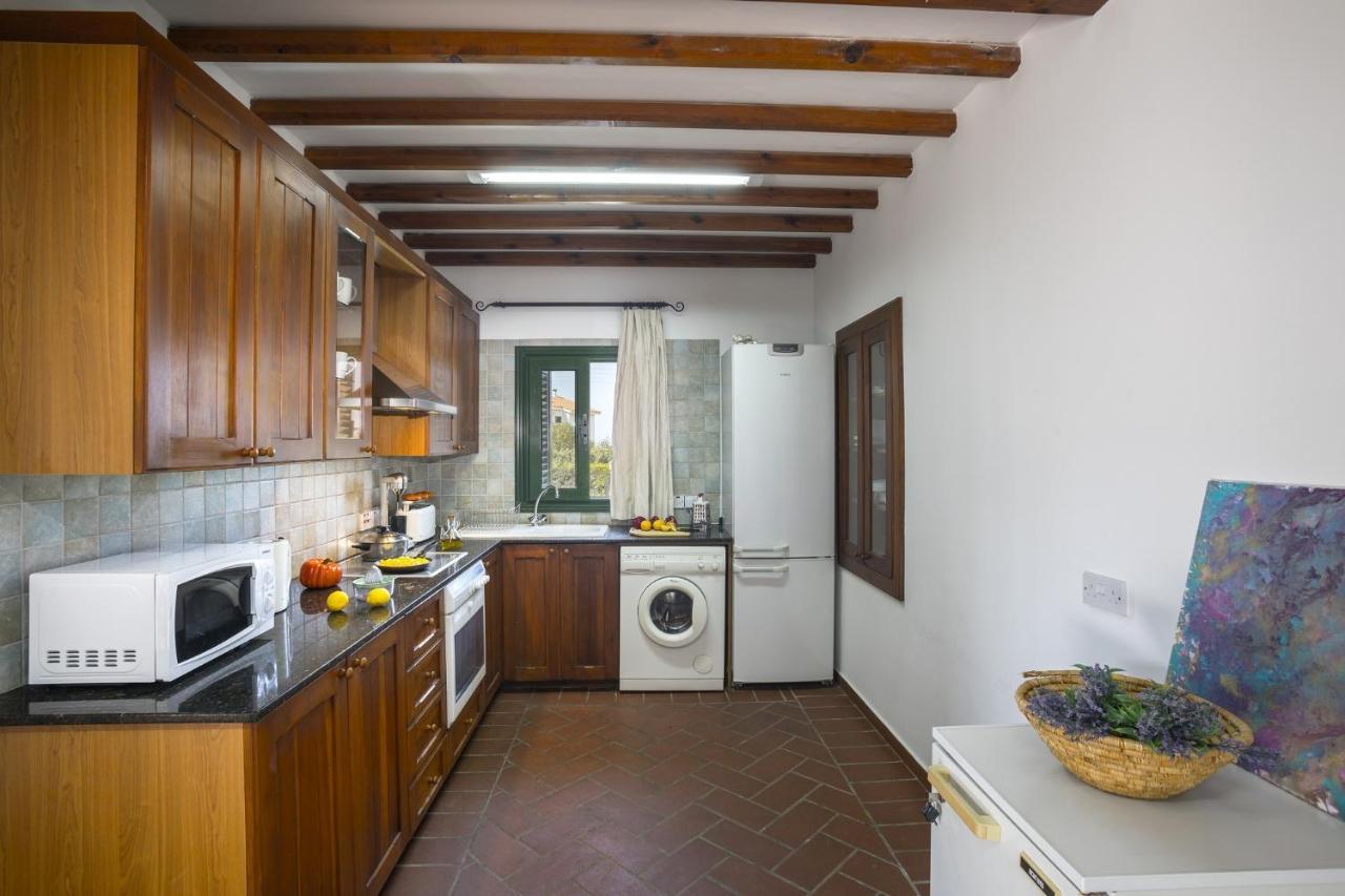 The Apple Tree Villa Протарас Екстериор снимка