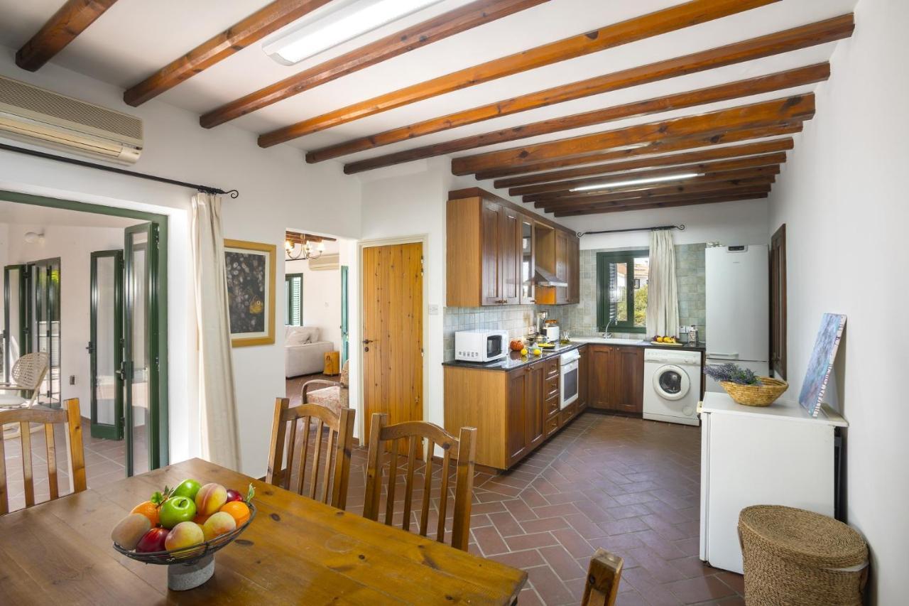 The Apple Tree Villa Протарас Екстериор снимка