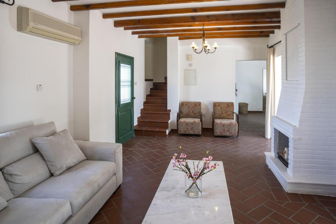The Apple Tree Villa Протарас Екстериор снимка